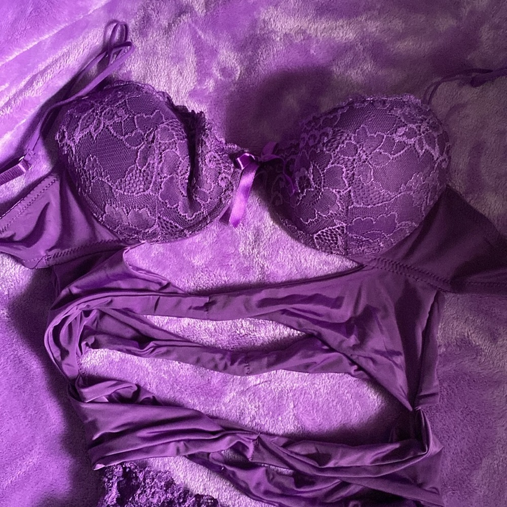 Lingerie - Picture 2 of 3